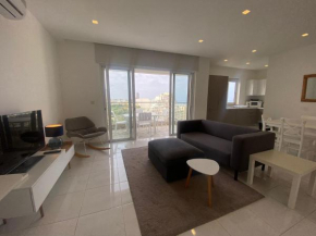 Spectacular Distant Seaview Apt